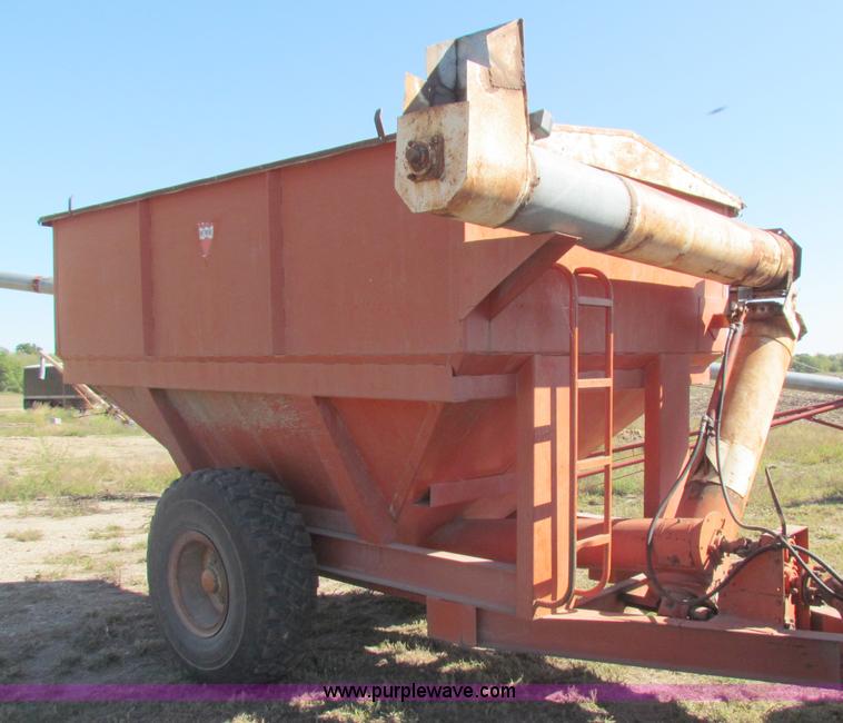 image for item D9043 Wetmore 400 bushel grain cart