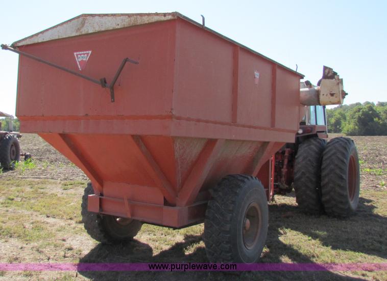 image for item D9043 Wetmore 400 bushel grain cart