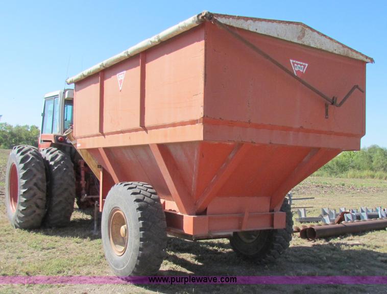 image for item D9043 Wetmore 400 bushel grain cart