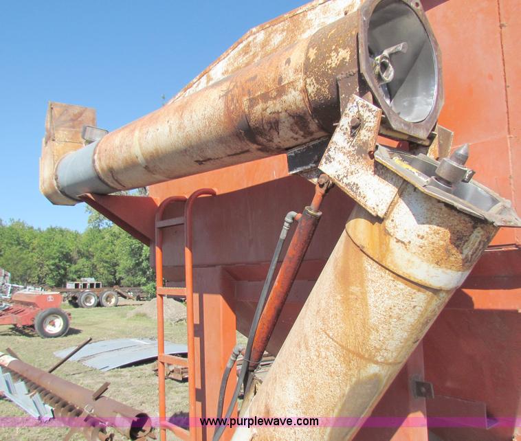 image for item D9043 Wetmore 400 bushel grain cart