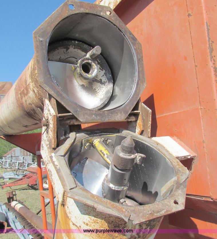 image for item D9043 Wetmore 400 bushel grain cart