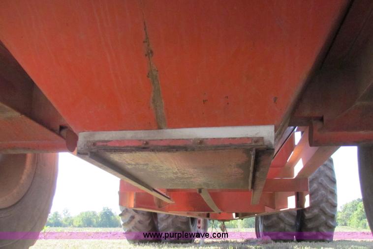 image for item D9043 Wetmore 400 bushel grain cart