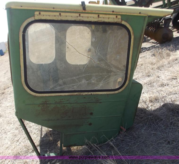 image for item F9550 Egging tractor cab from John Deere 4020