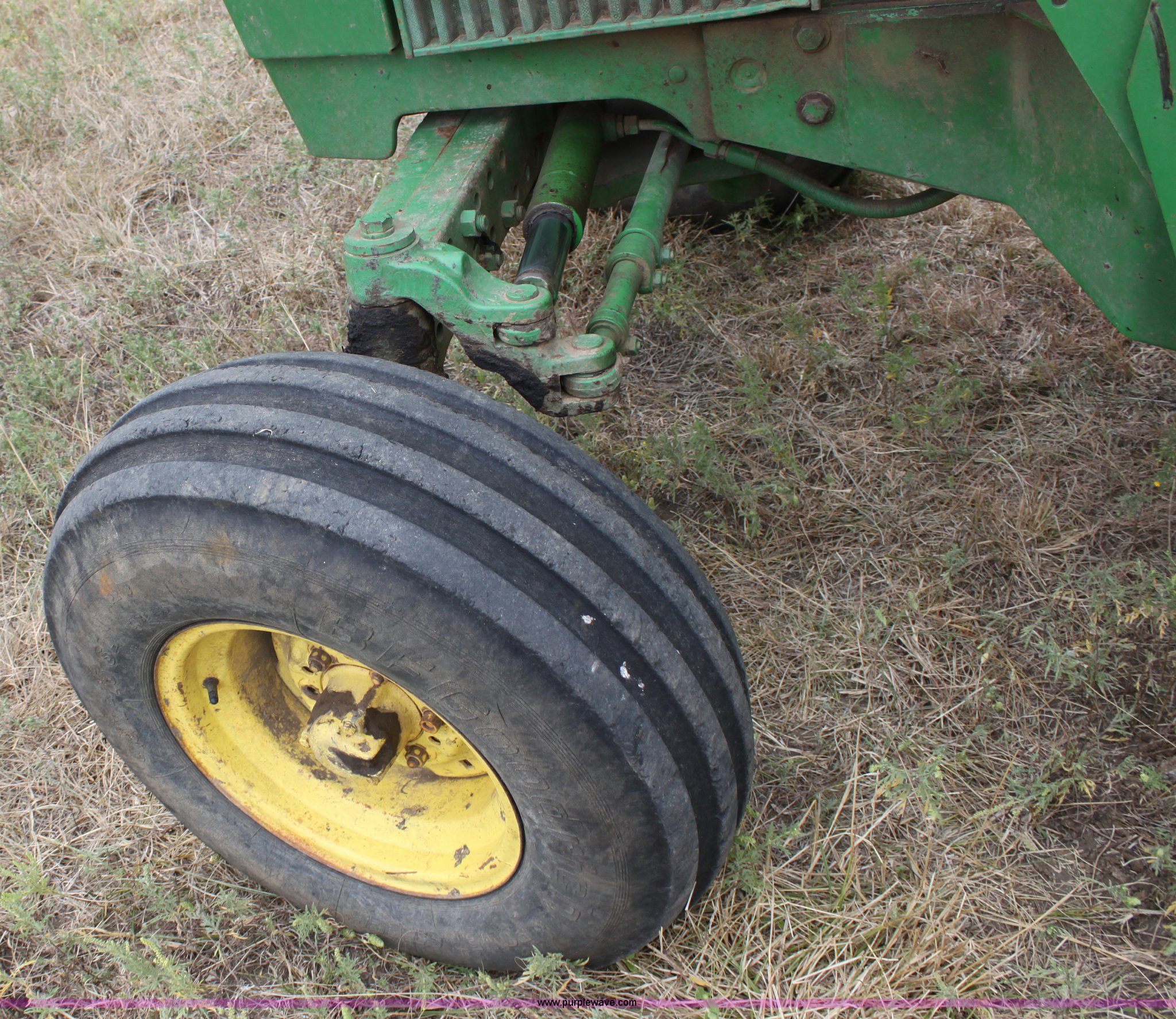 1984 John Deere 2550 tractor in Gridley, KS Item A2843 sold Purple Wave