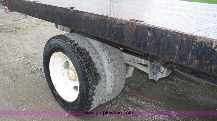 image for item A2337 1989 Ford F700 flatbed truck