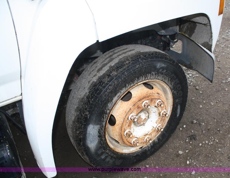 image for item A2337 1989 Ford F700 flatbed truck