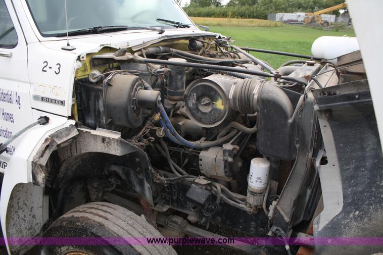 image for item A2337 1989 Ford F700 flatbed truck