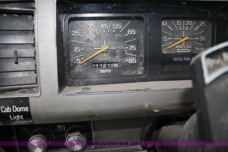 image for item A2337 1989 Ford F700 flatbed truck