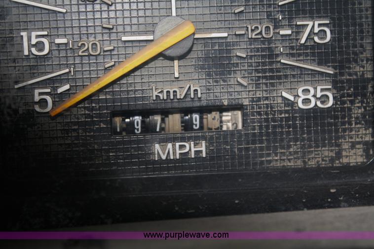 image for item A2337 1989 Ford F700 flatbed truck