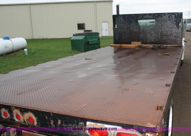 image for item A2337 1989 Ford F700 flatbed truck