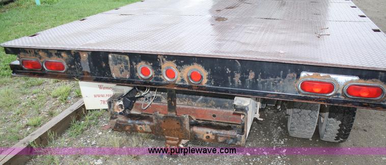 image for item A2337 1989 Ford F700 flatbed truck