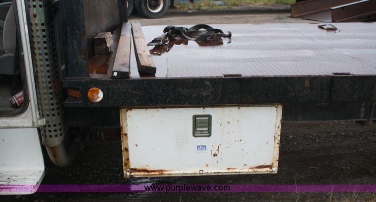 image for item A2337 1989 Ford F700 flatbed truck