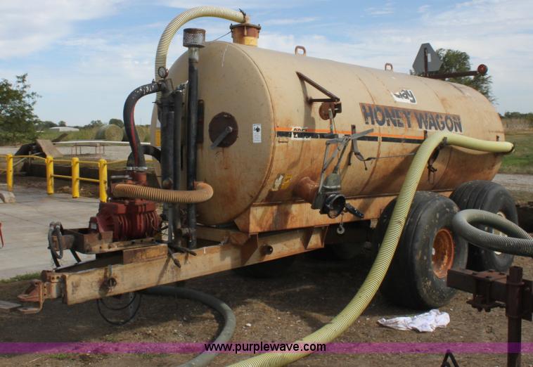 image for item A2695 Clay 2250 Honey Wagon vacuum tank