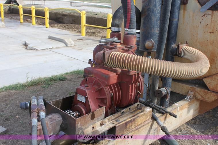 image for item A2695 Clay 2250 Honey Wagon vacuum tank