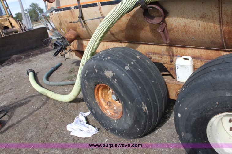 image for item A2695 Clay 2250 Honey Wagon vacuum tank