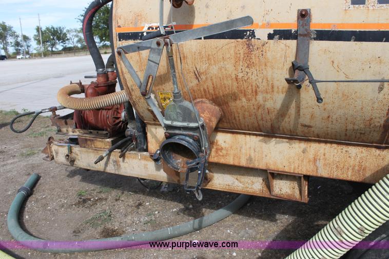 image for item A2695 Clay 2250 Honey Wagon vacuum tank