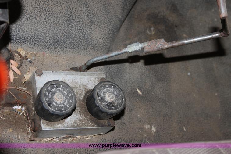 image for item A2832 1995 Ford F800 dump truck