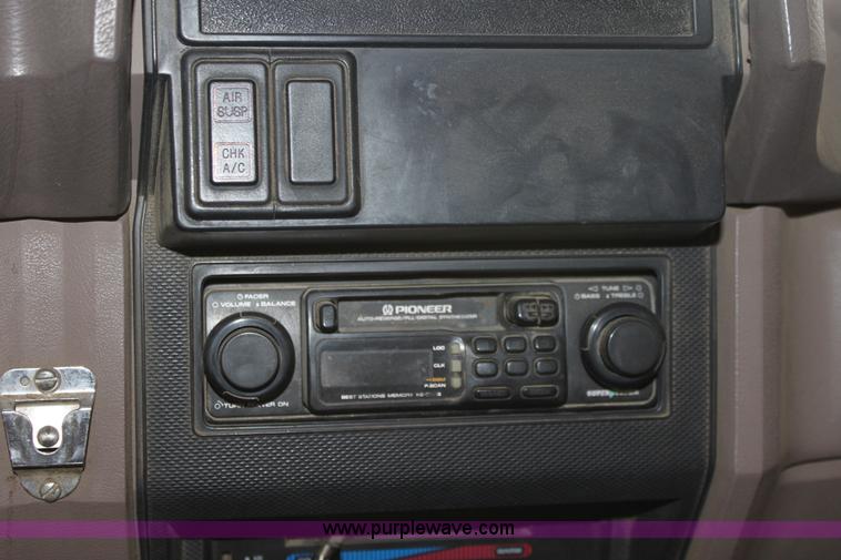 image for item A2832 1995 Ford F800 dump truck