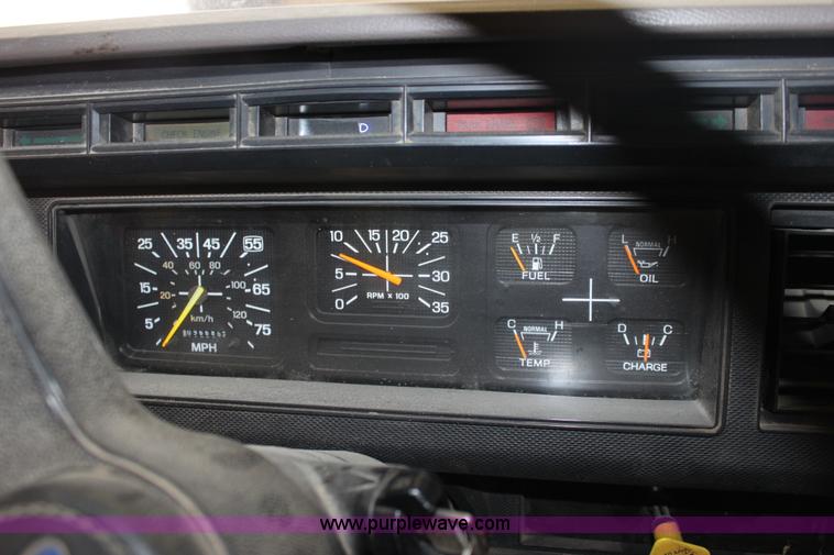 image for item A2832 1995 Ford F800 dump truck