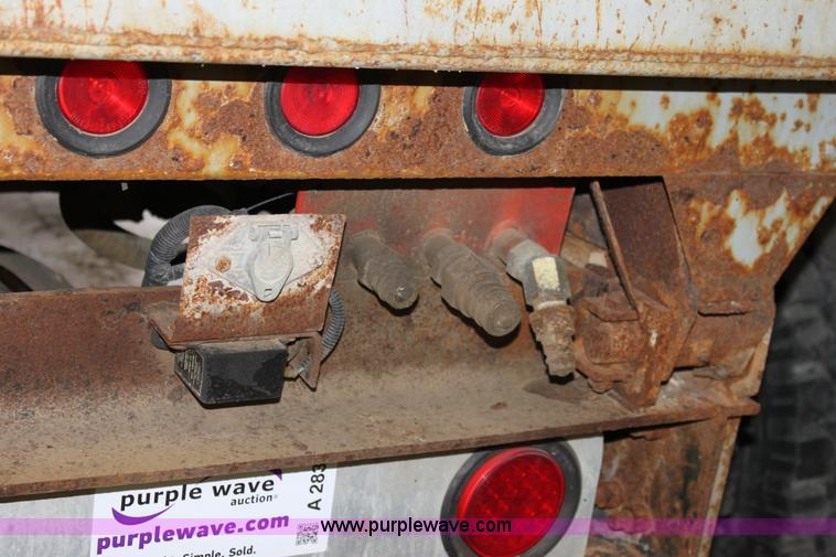 image for item A2832 1995 Ford F800 dump truck