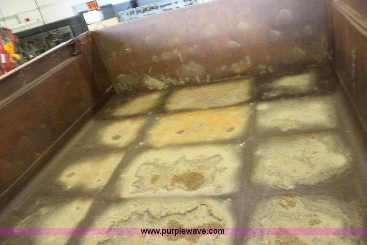 image for item A2832 1995 Ford F800 dump truck