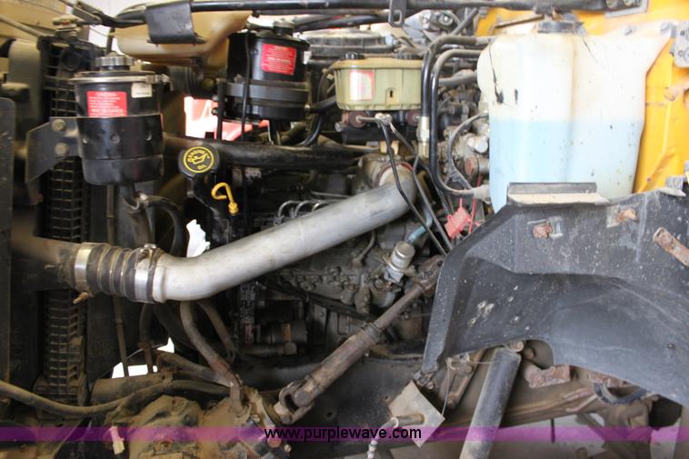 image for item A2832 1995 Ford F800 dump truck