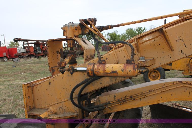 image for item A2839 1973 Galion 118 motor grader