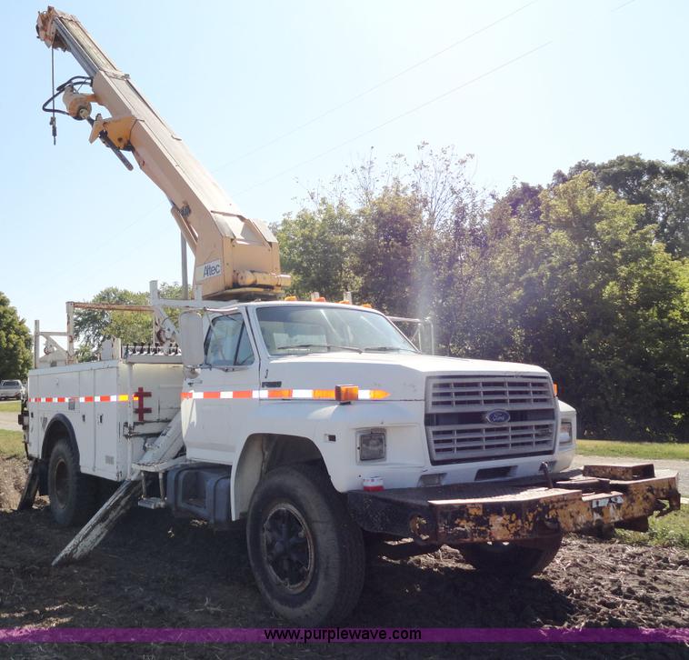 image for item A3107 1987 Ford F800 digger truck