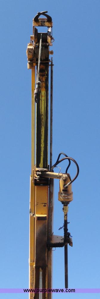 image for item A3107 1987 Ford F800 digger truck