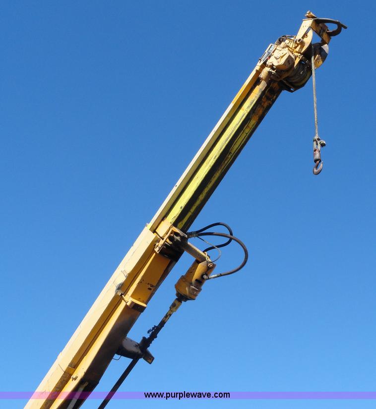 image for item A3107 1987 Ford F800 digger truck