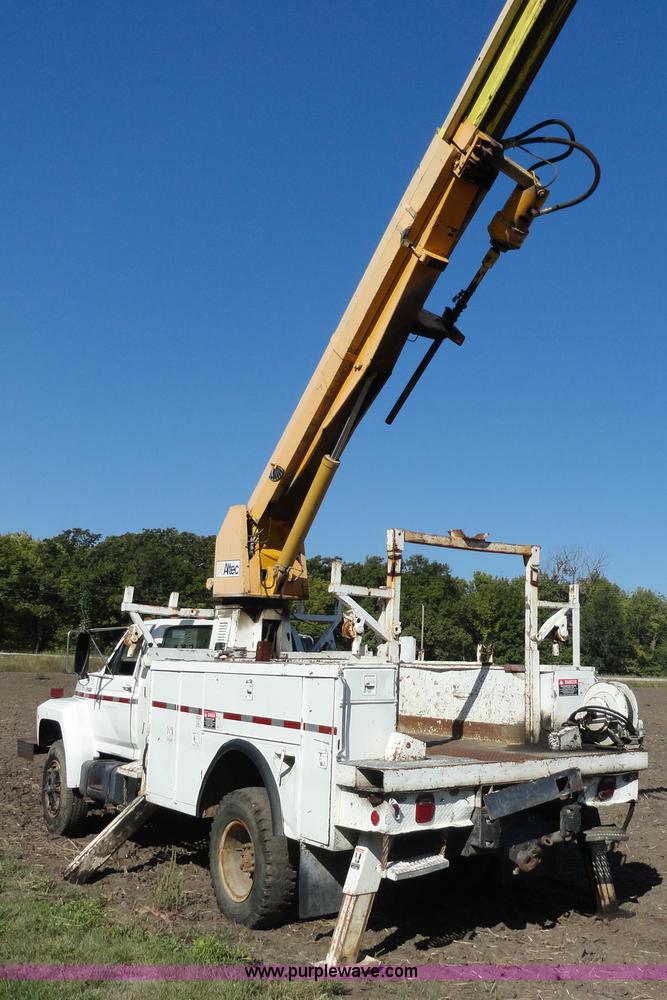 image for item A3107 1987 Ford F800 digger truck