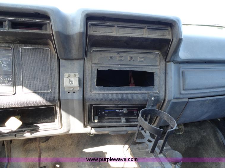 image for item A3107 1987 Ford F800 digger truck