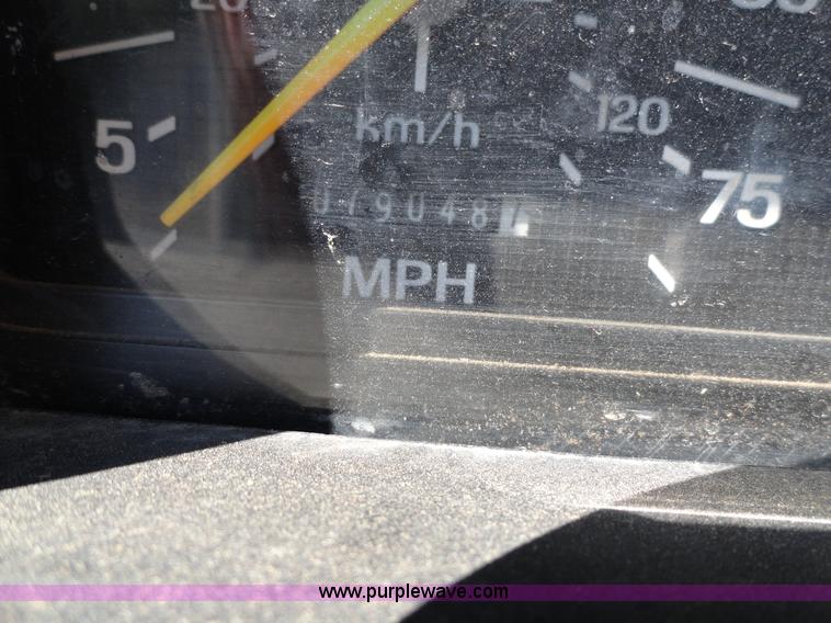 image for item A3107 1987 Ford F800 digger truck