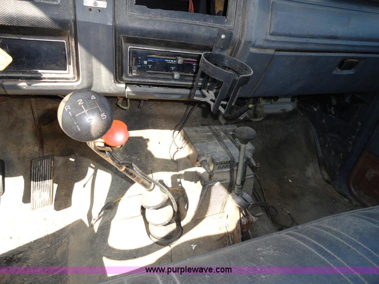 image for item A3107 1987 Ford F800 digger truck