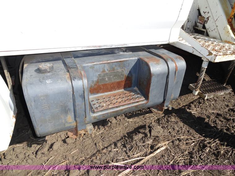 image for item A3107 1987 Ford F800 digger truck