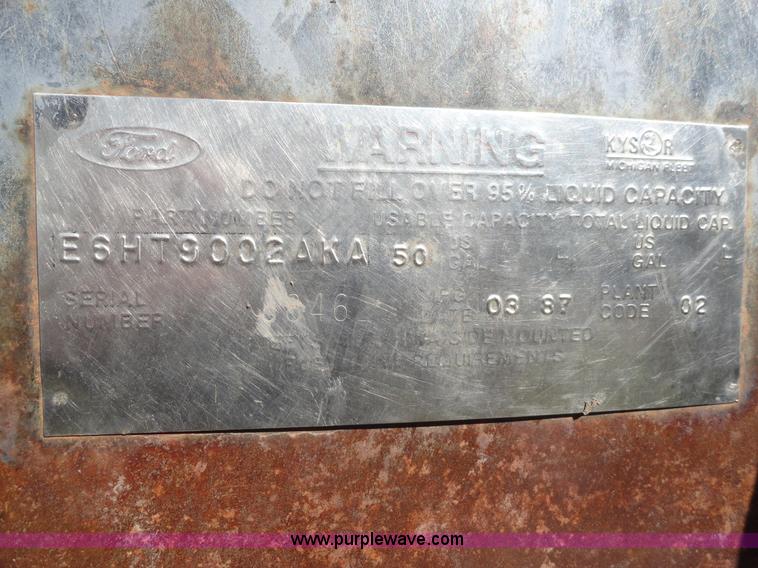 image for item A3107 1987 Ford F800 digger truck