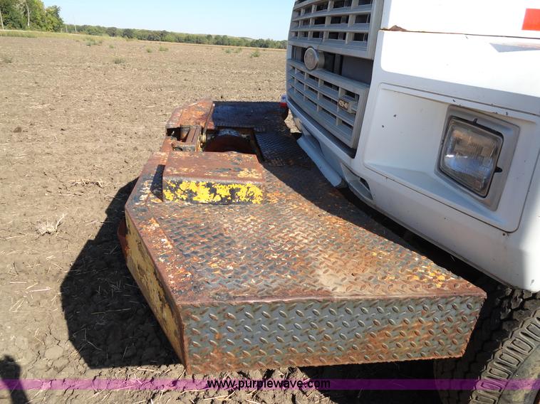 image for item A3107 1987 Ford F800 digger truck