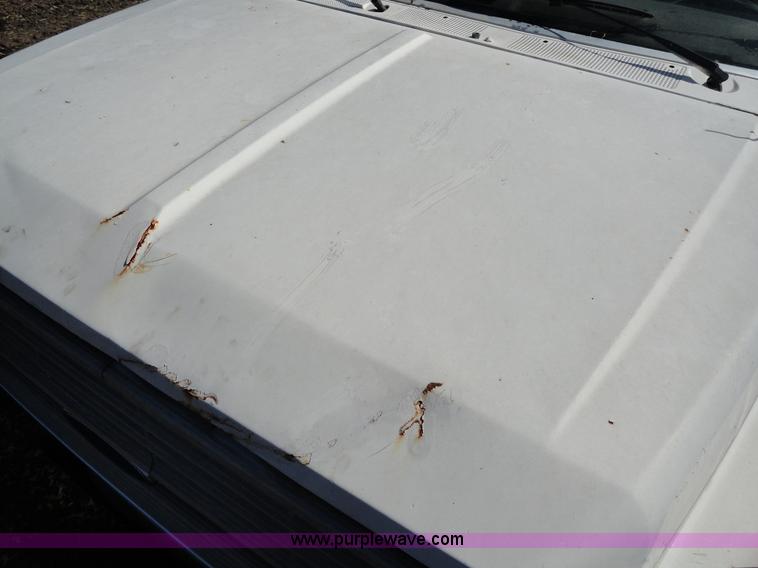 image for item A3107 1987 Ford F800 digger truck