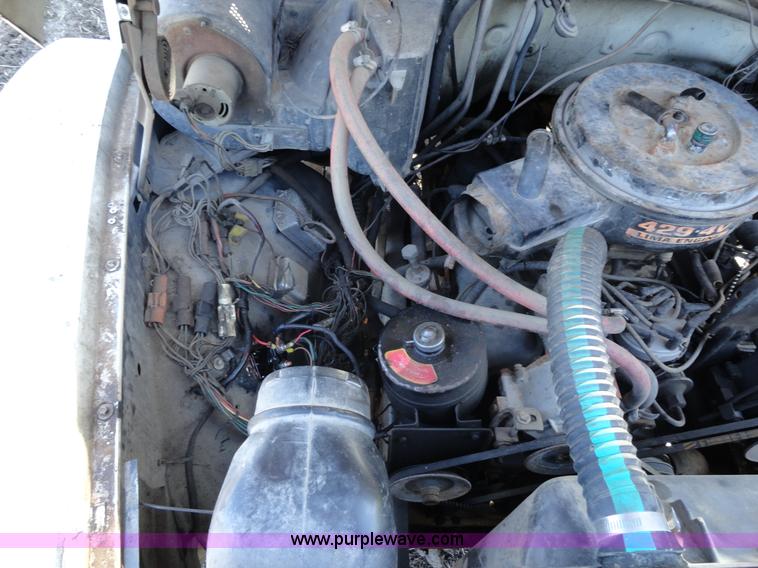 image for item A3107 1987 Ford F800 digger truck