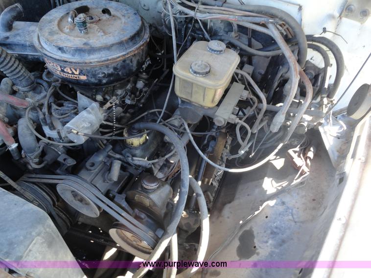 image for item A3107 1987 Ford F800 digger truck