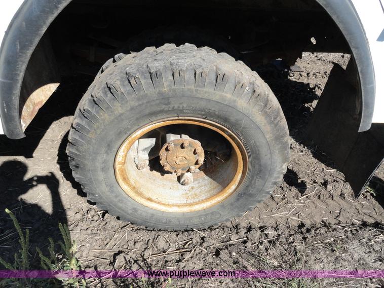 image for item A3107 1987 Ford F800 digger truck