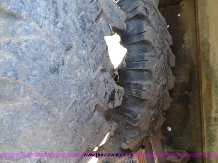 image for item A3107 1987 Ford F800 digger truck