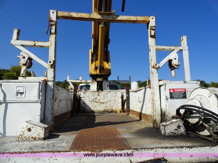 image for item A3107 1987 Ford F800 digger truck