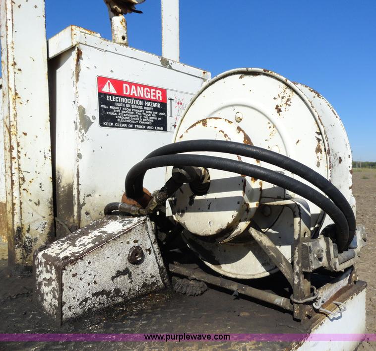 image for item A3107 1987 Ford F800 digger truck