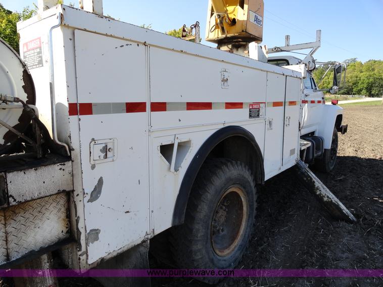 image for item A3107 1987 Ford F800 digger truck