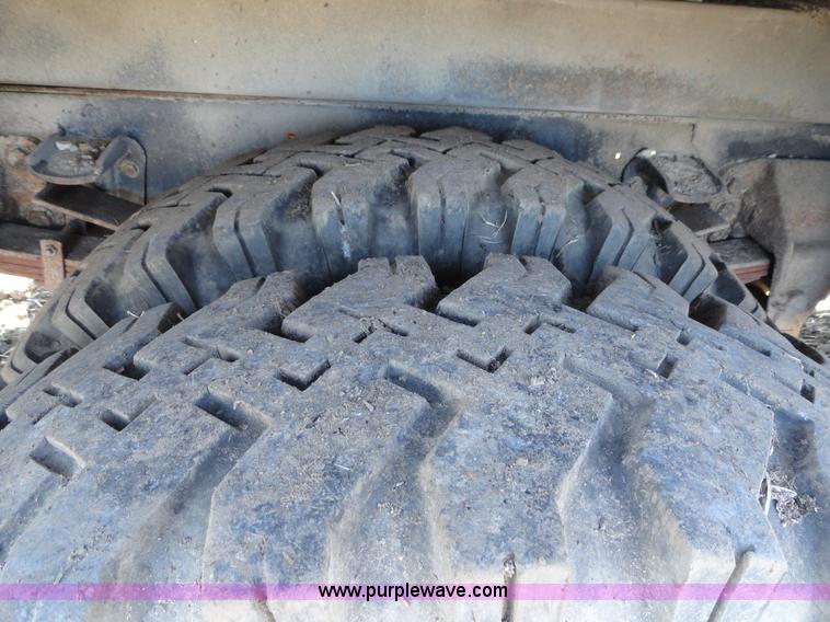 image for item A3107 1987 Ford F800 digger truck