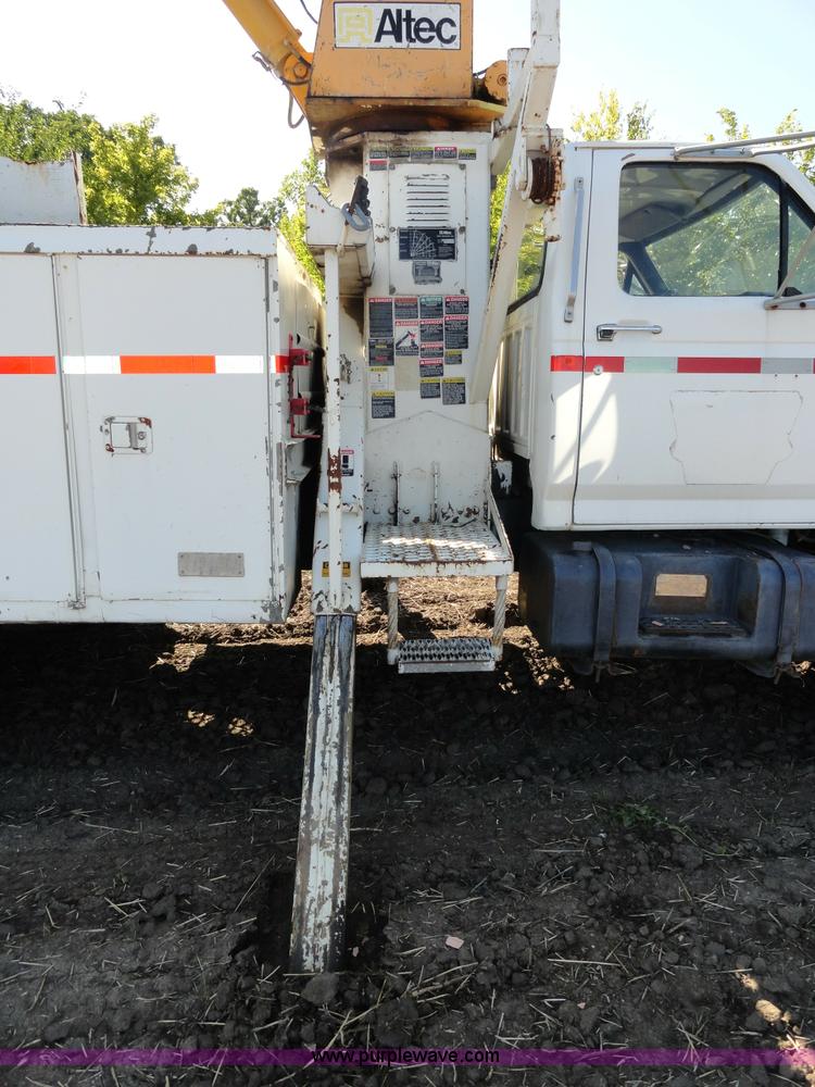 image for item A3107 1987 Ford F800 digger truck