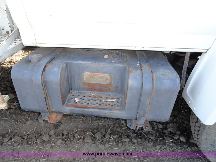 image for item A3107 1987 Ford F800 digger truck