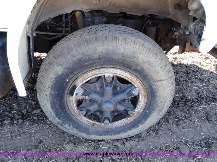 image for item A3107 1987 Ford F800 digger truck