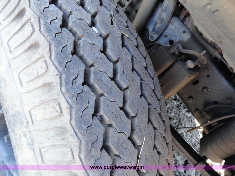 image for item A3107 1987 Ford F800 digger truck